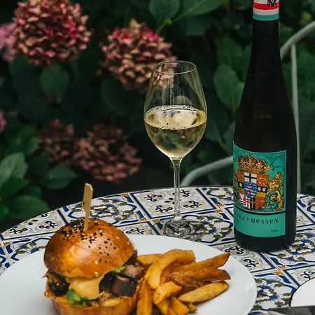 Monastery Garden 4* براغ