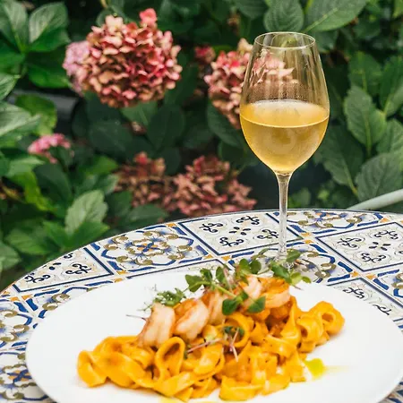 Monastery Garden 4* براغ