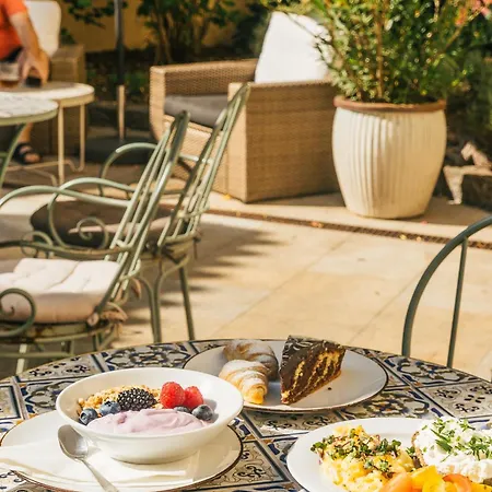 فندق Monastery Garden