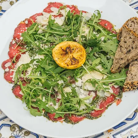 فندق Monastery Garden 4*